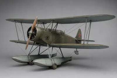R-10 侦察机