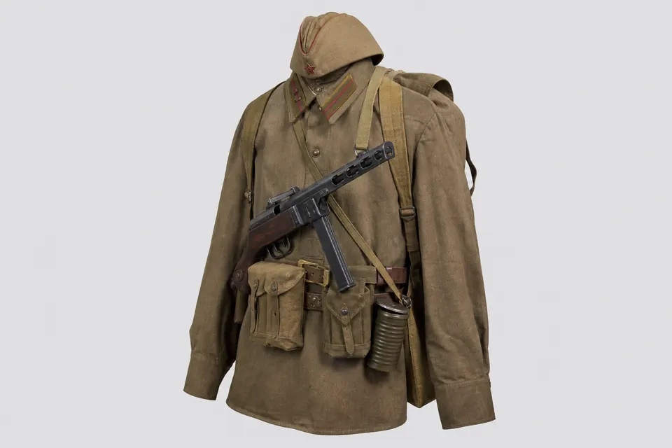 PPS-42 冲锋枪 · 正面